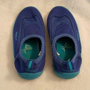Speedo kids surf water shoes.